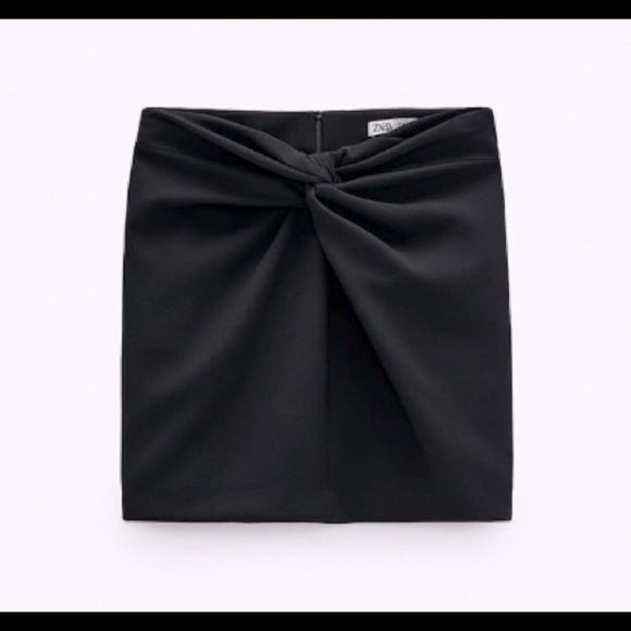 Zara knotted mini skirt - Picture 1 of 3